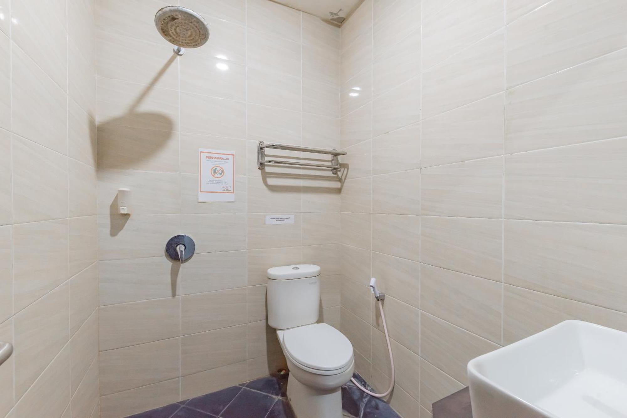 Reddoorz At La Mega Near Pasar Pagi Cirebon Otel Dış mekan fotoğraf