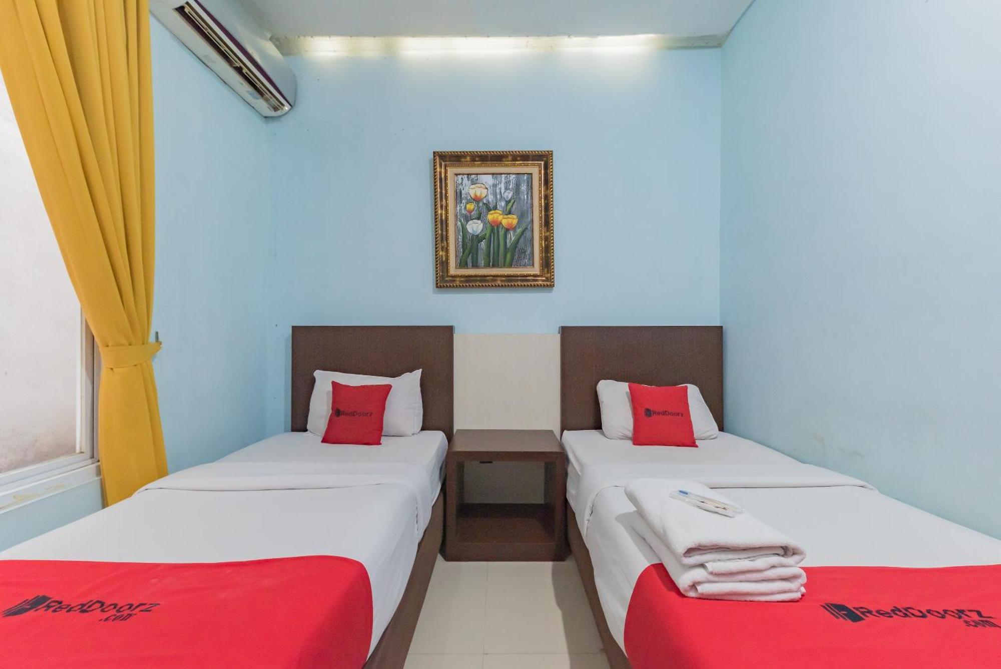 Reddoorz At La Mega Near Pasar Pagi Cirebon Otel Dış mekan fotoğraf