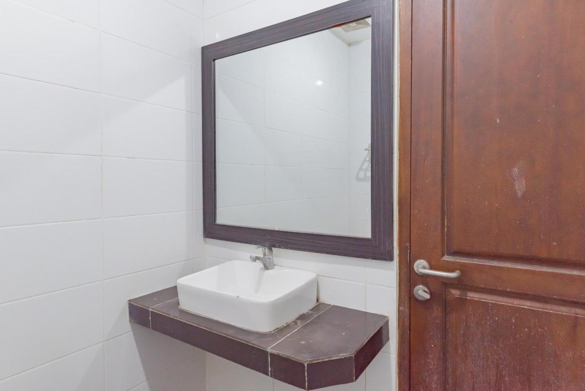 Reddoorz At La Mega Near Pasar Pagi Cirebon Otel Dış mekan fotoğraf