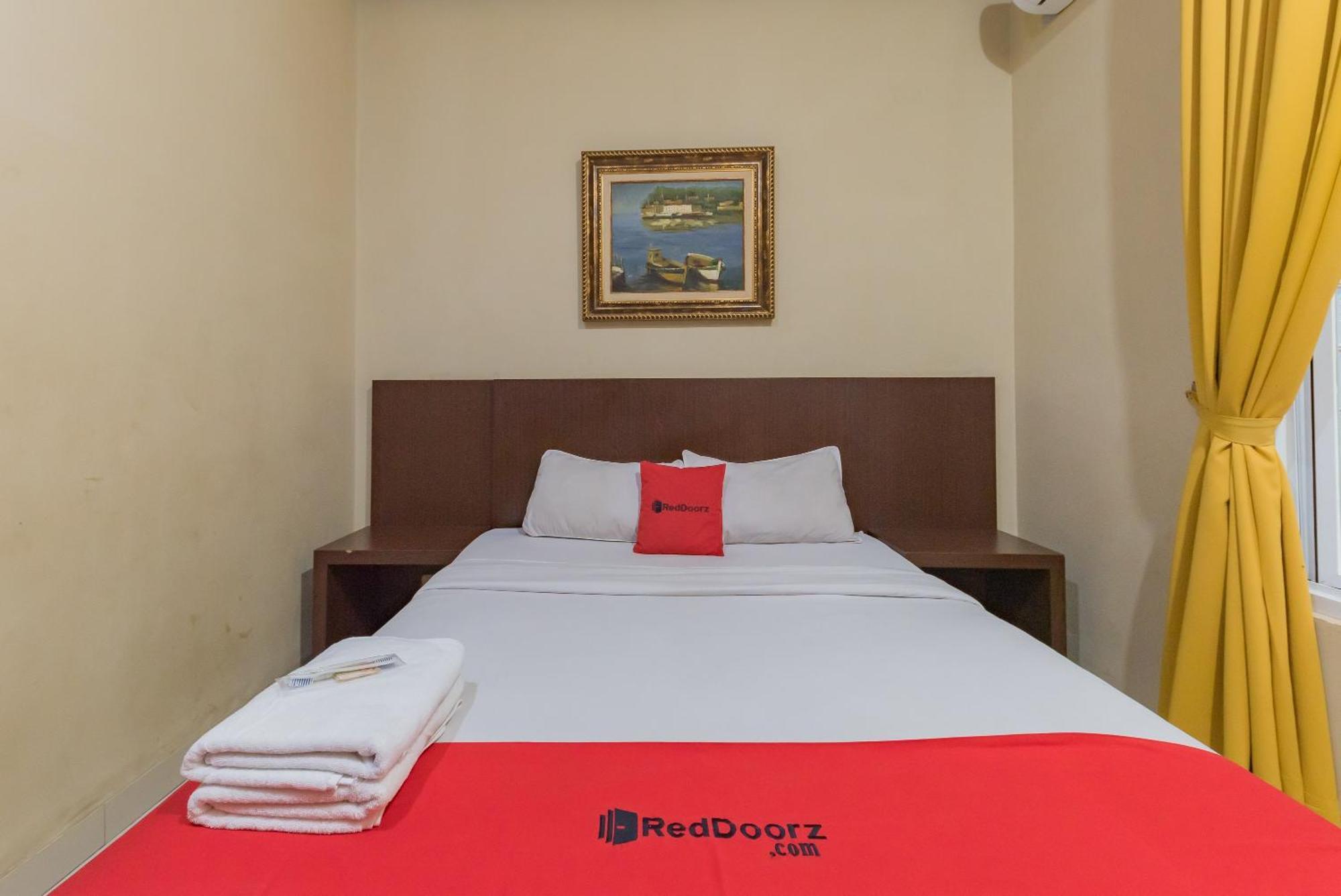 Reddoorz At La Mega Near Pasar Pagi Cirebon Otel Dış mekan fotoğraf