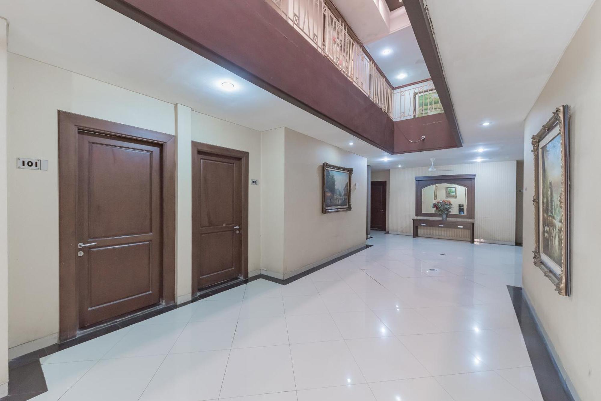 Reddoorz At La Mega Near Pasar Pagi Cirebon Otel Dış mekan fotoğraf