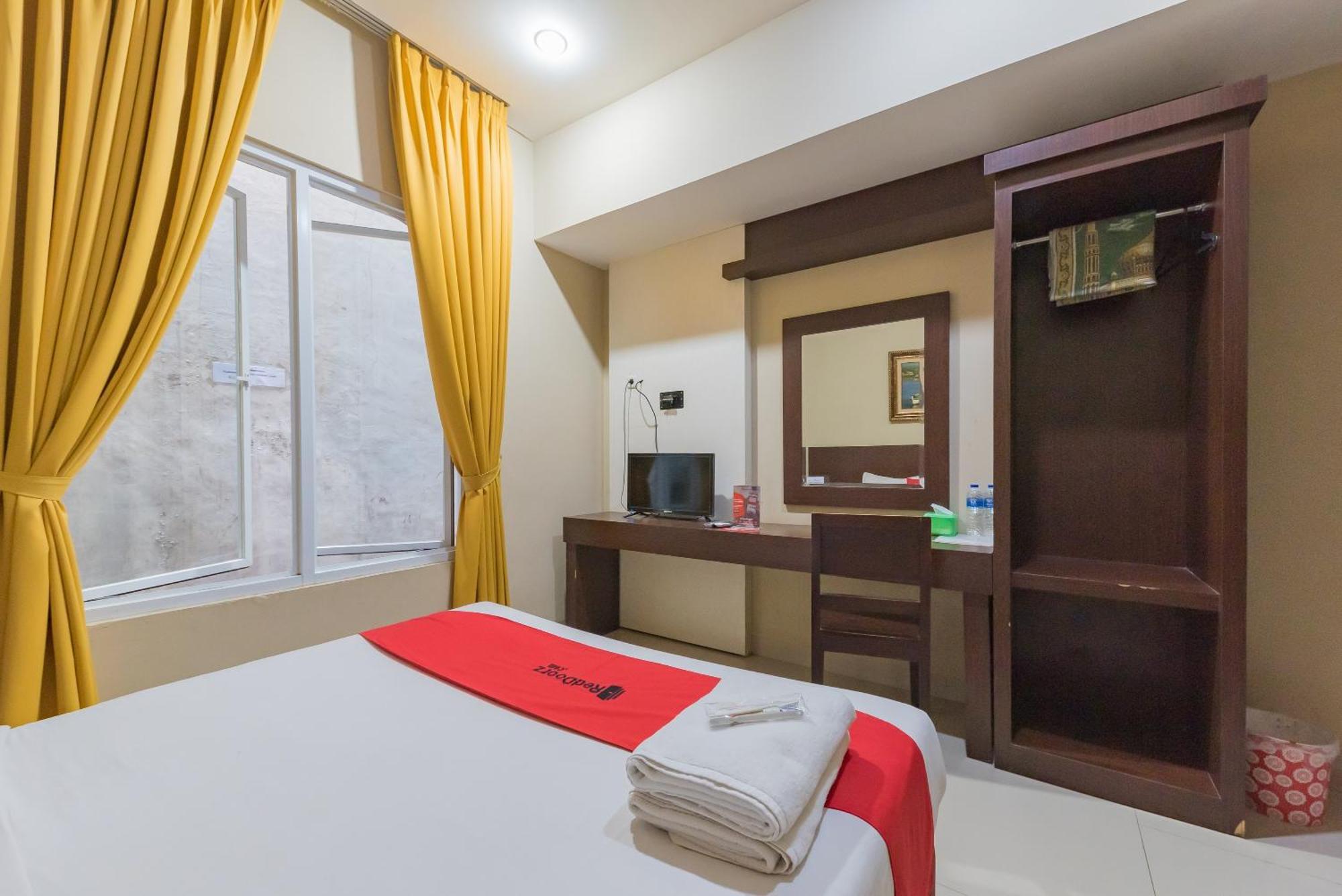 Reddoorz At La Mega Near Pasar Pagi Cirebon Otel Dış mekan fotoğraf
