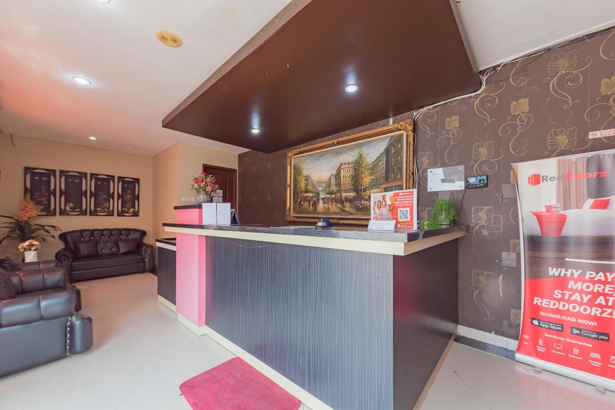 Reddoorz At La Mega Near Pasar Pagi Cirebon Otel Dış mekan fotoğraf